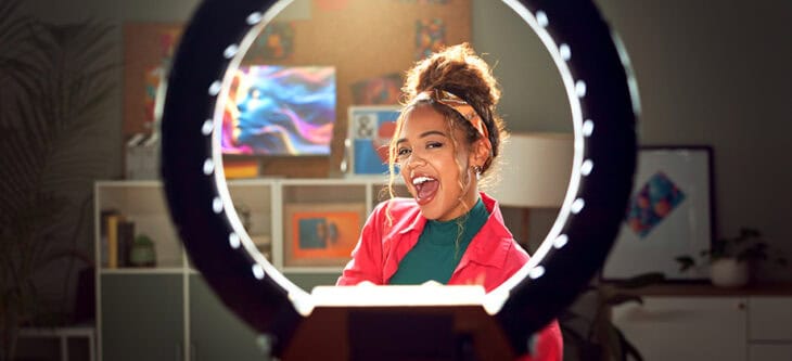 influencer with ring light for video recording